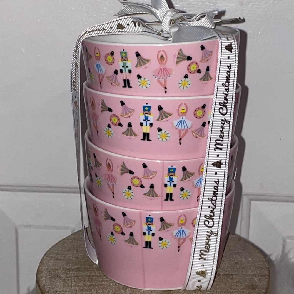 Nutcracker measuring cups